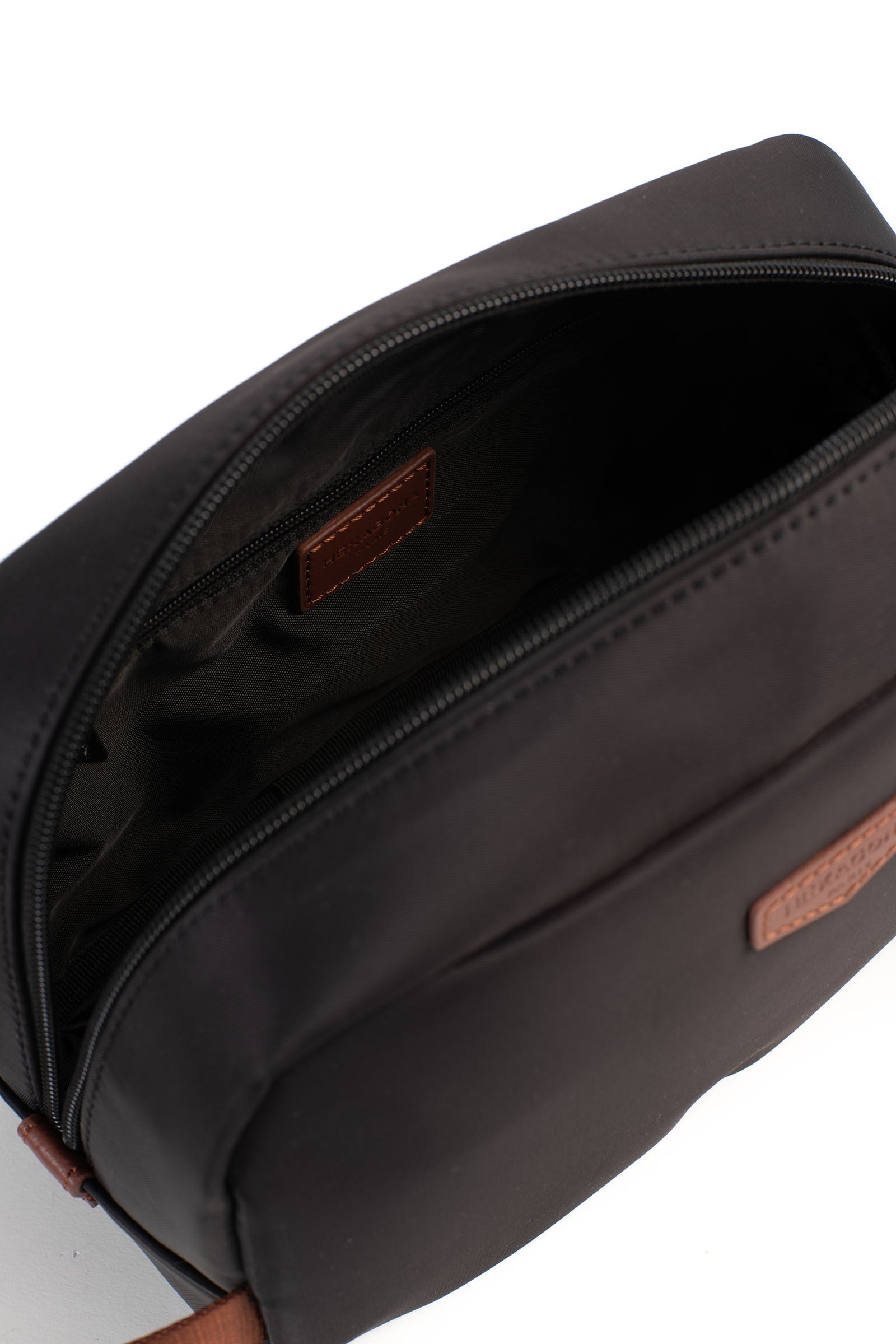 #couleur_noir/marron-foncé