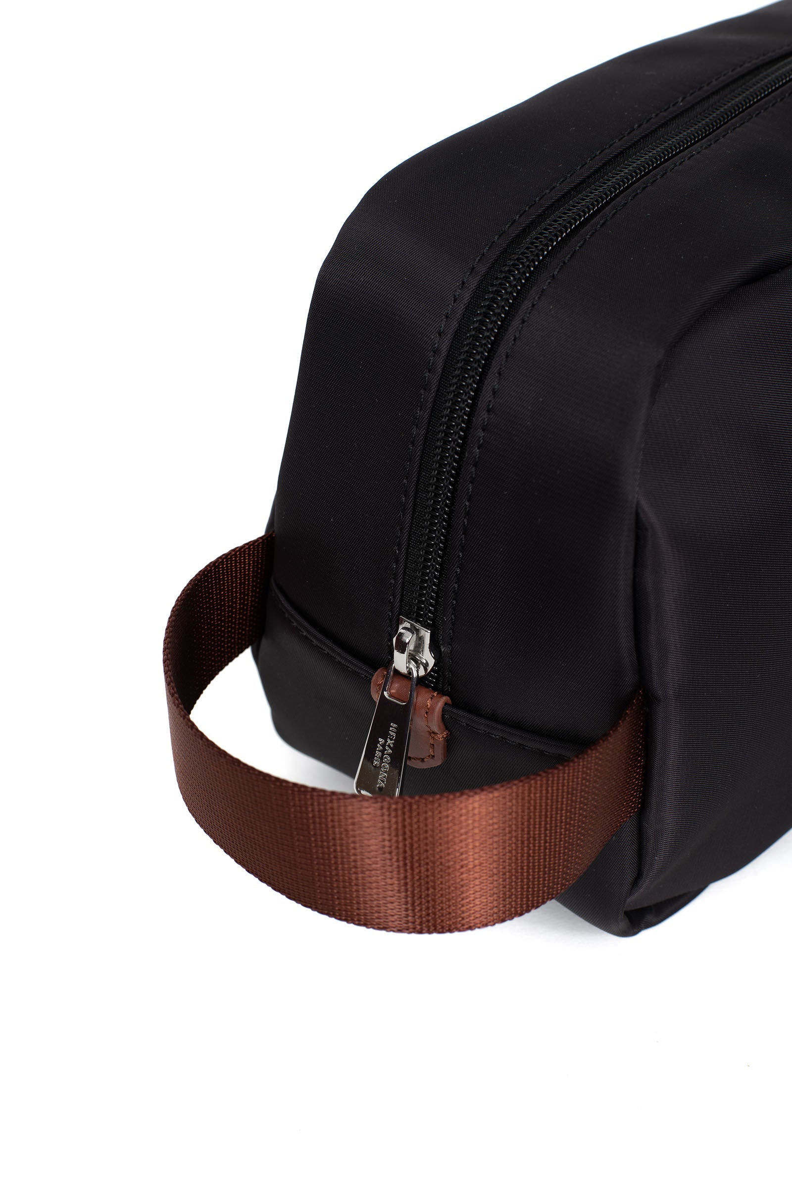 #couleur_noir/marron-foncé